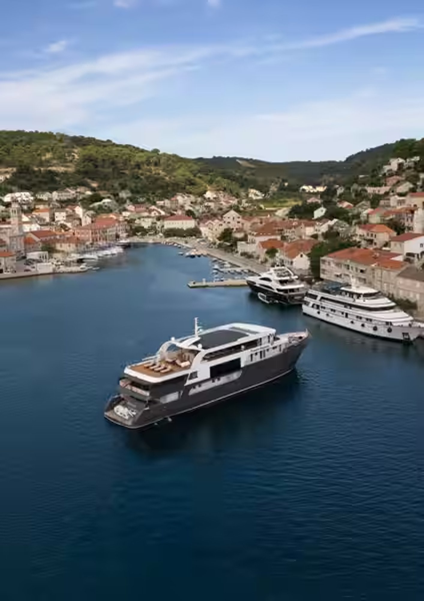 t-ship-princess-eleganza-drone-ship-in-brac-harbour t-ship-princess-eleganza-drone-ship-in-brac-harbour.jpg