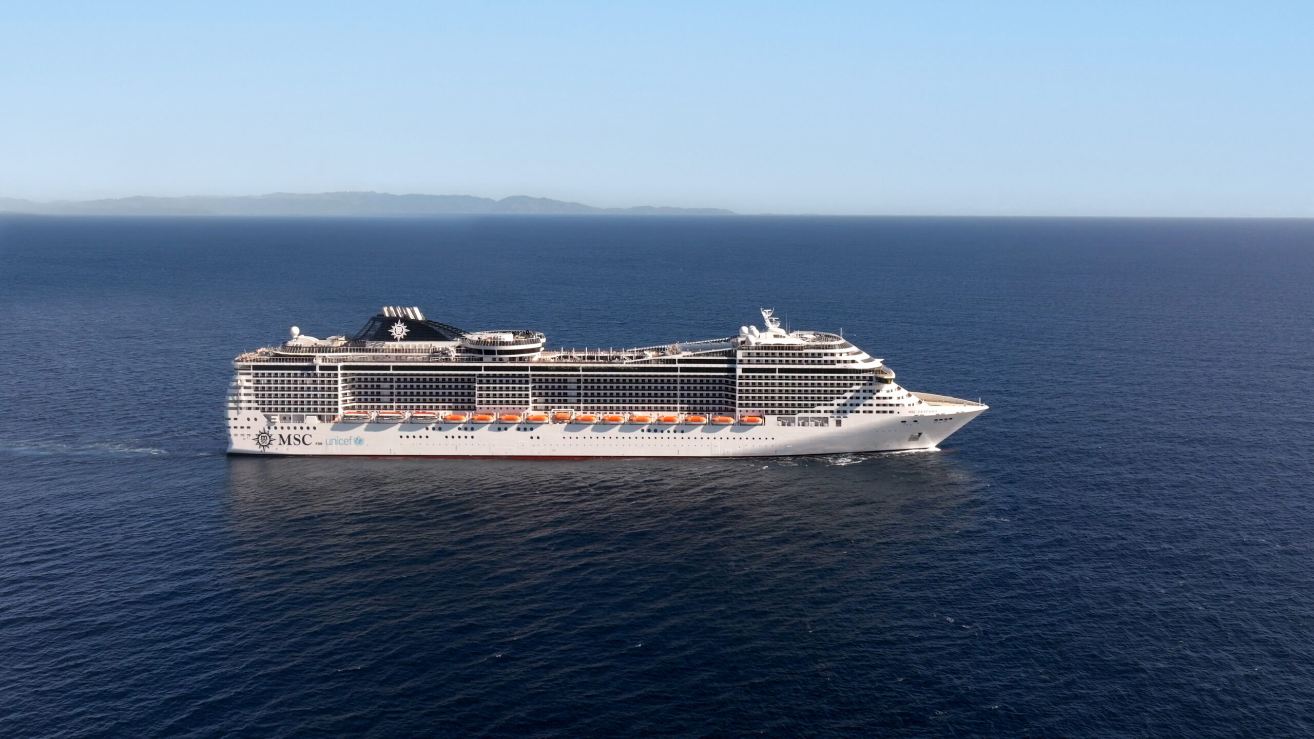 Aerials_MSC_FANTASIA.00_01_16_17.Immagine001 copy.jpg MSC24031916.jpg